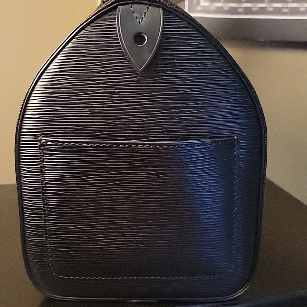 LV Speedy 30 in  Black Epi - Picture 4 of 11